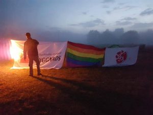 به آتش کشیدن پرچم رنگین کمانی در سوئد